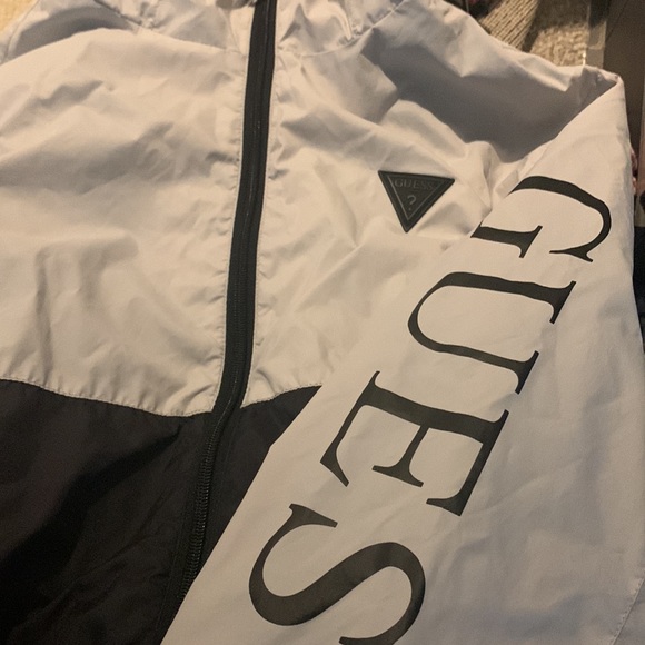 Guess medium size lined windbreaker - Picture 3 of 4